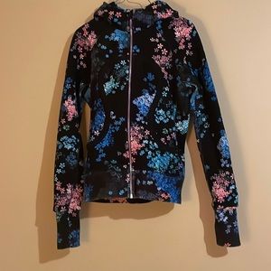 Gorgeous floral LULULEMON sweater in excellent condition